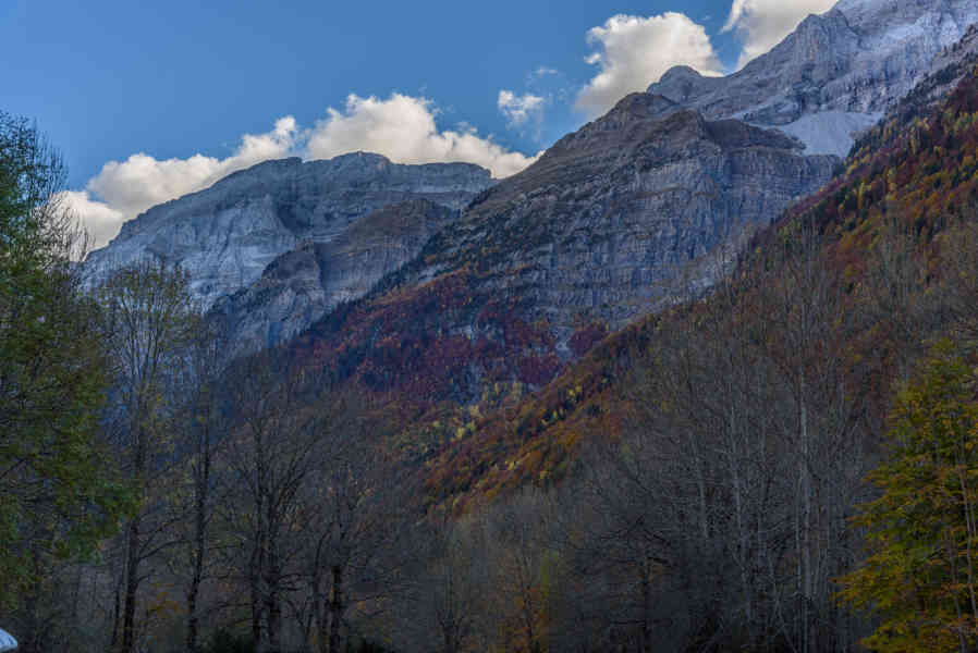 Huesca - parque nacional de Ordesa y Monte Perdido - valle de Pineta 24.jpg